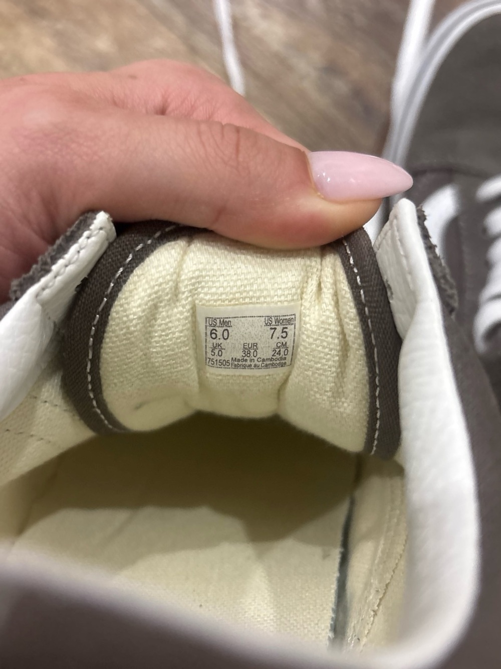 Vans - Picture 2 of 4